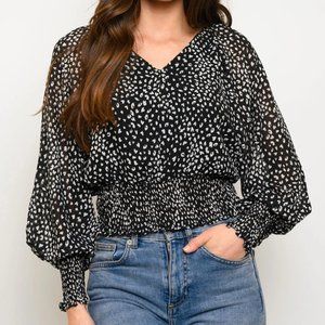 WOMEN'S SMOCKED LOND DOLMAN SLEEVE V-NECK TOP